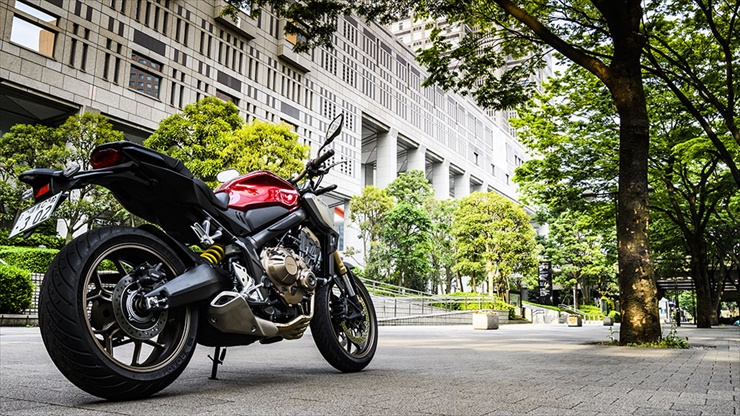熟成路線ではない、 明確な性格付けがなされた三代目のCB650Rに試乗