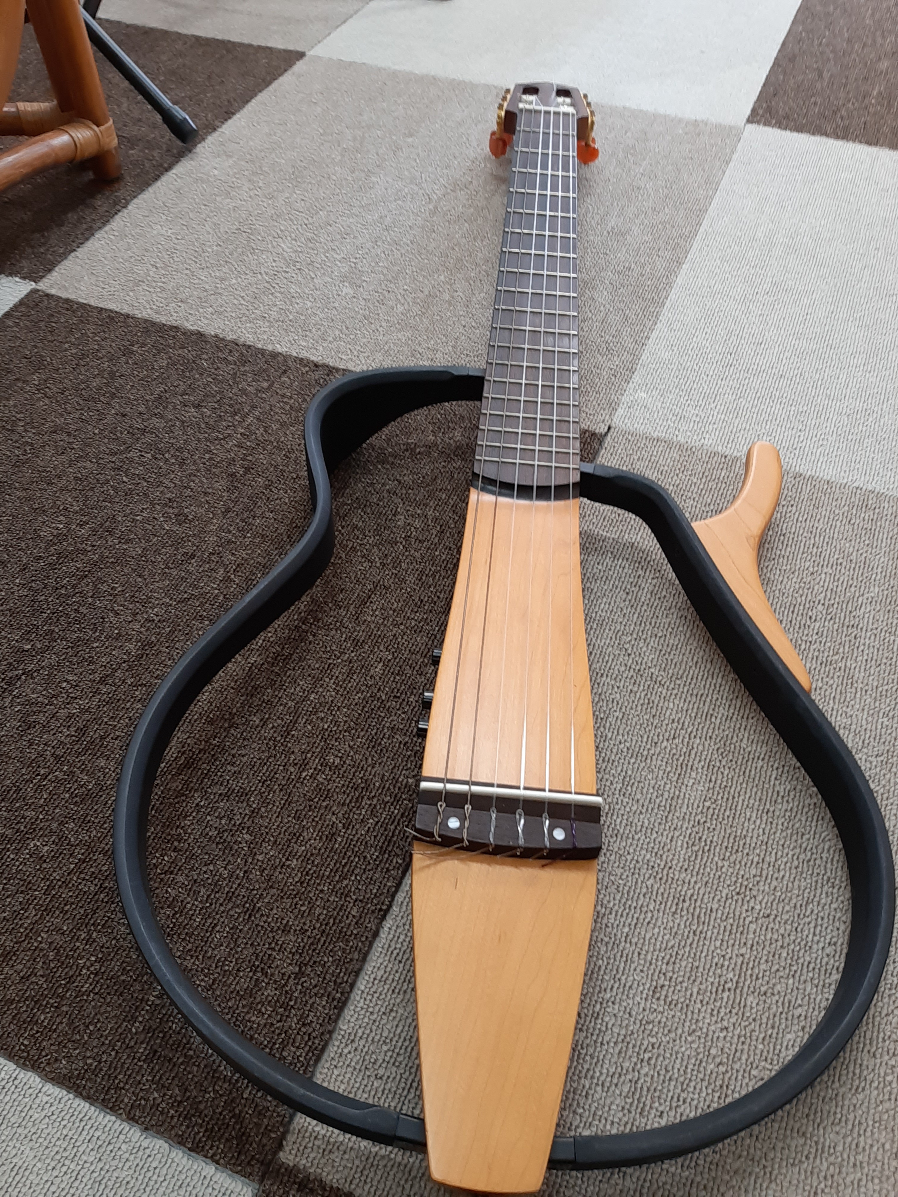 YAMAHA SLG-100N サイレントギターの弦交換。: 高槻市、ギターリペアの