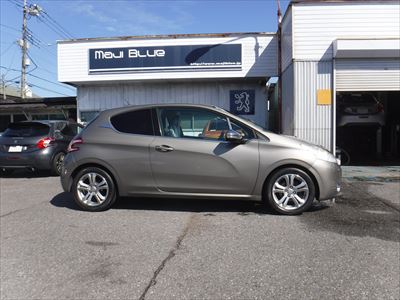 プジョー208アリュール 5MT 車検整備（VVTソレノイド+LLCリザーブ