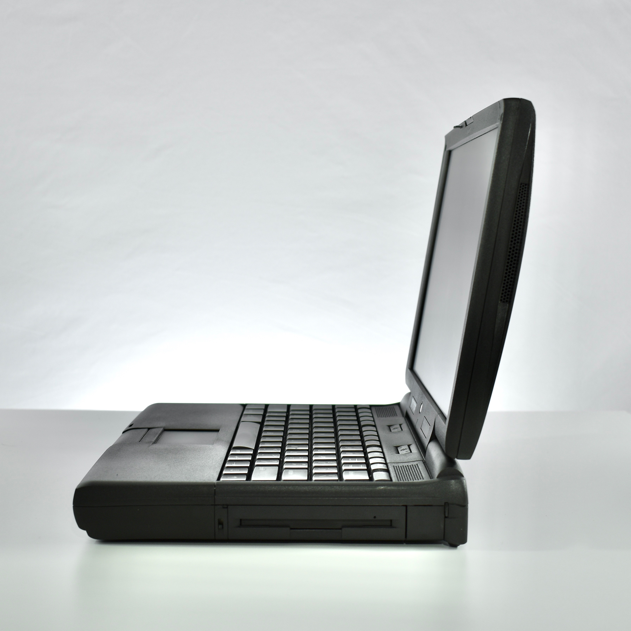 PowerBook G3 (original, 250 MHz, “Kanga,” 1997) – mattjfuller.com