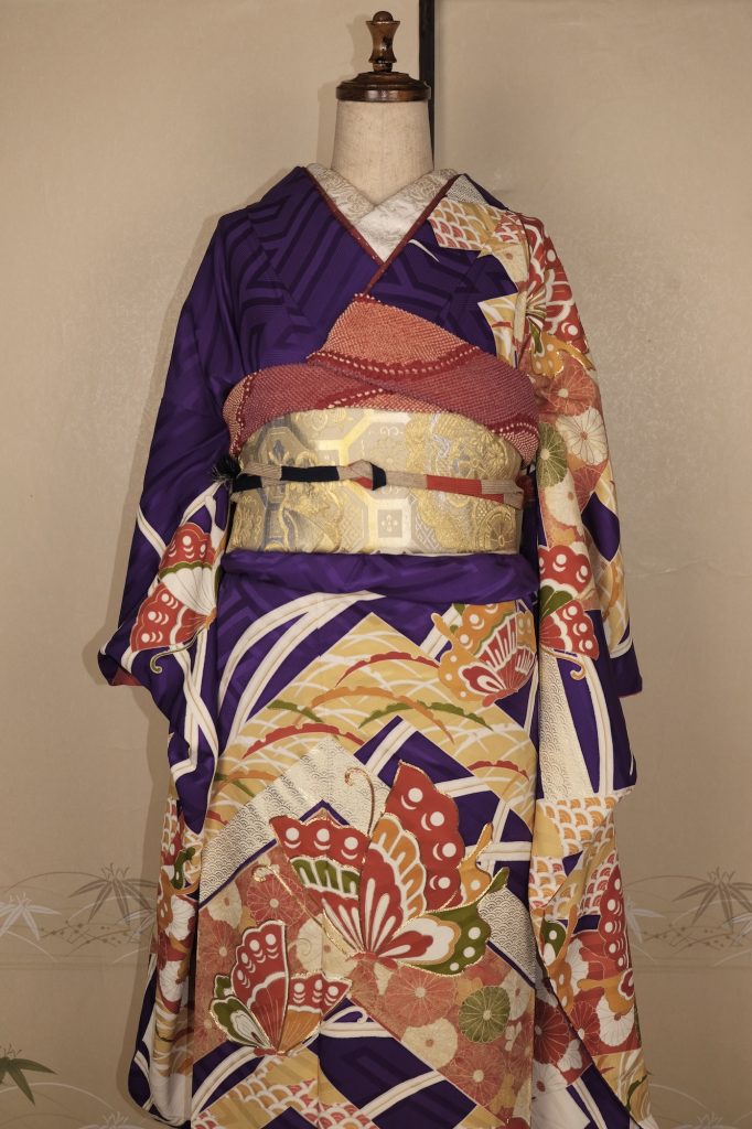 着物の蝶柄の秘密に迫る！不思議なルールと由来を詳しく解説 | NEO