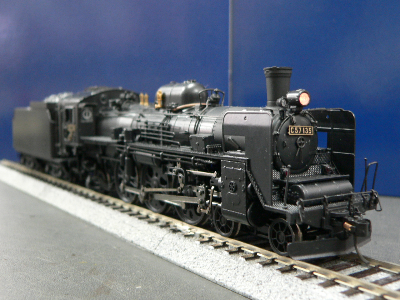 天賞堂のHOゲージ、C57にDCCサウンドデコーダーを入れました