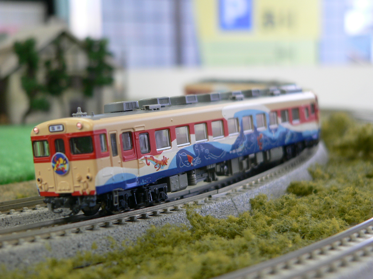 トミックスのキハ58系にR工房さんのいさり火号デカールを貼り付け