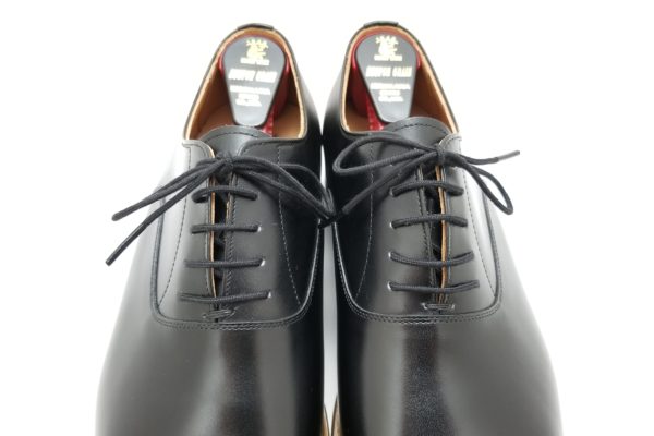 ビジネスシューズはどれも一緒・・・ではないと思わせる革靴-スコッチ