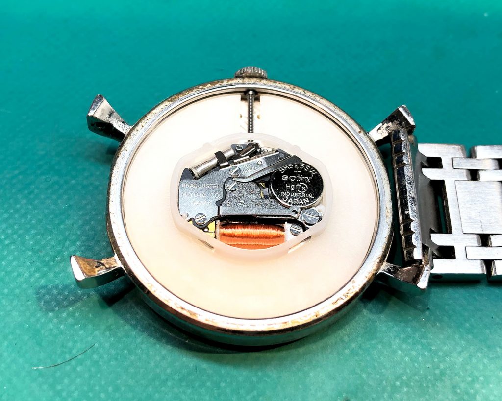 ヴィヴィアン・ウエストウッド VW-7043の電池交換