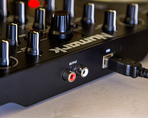 製品情報：Mixtrack Platinum：Numark