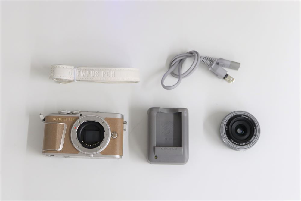 格安レンタル] OLYMPUS（オリンパス） PEN E-PL9 EZ ダブルズーム