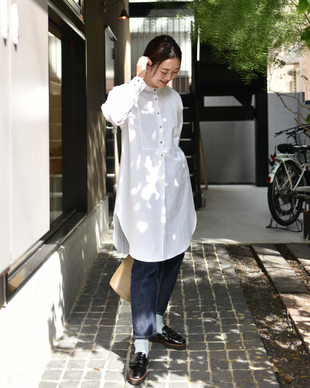 シワになりにくい胸元切り替えロングシャツ – OURHOME