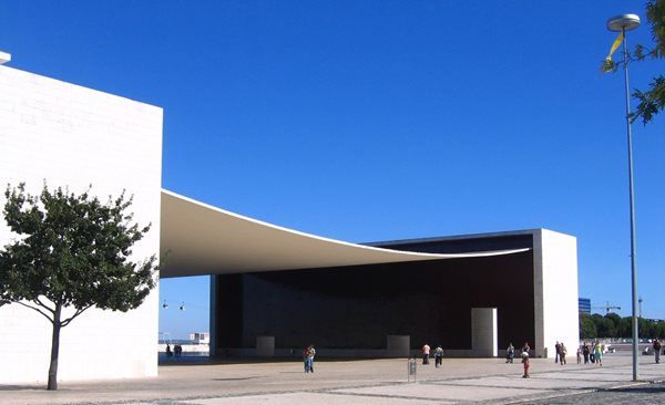 アルヴァロ・シザの建築作品にみる「土地の変形」 | OKOLAB.net