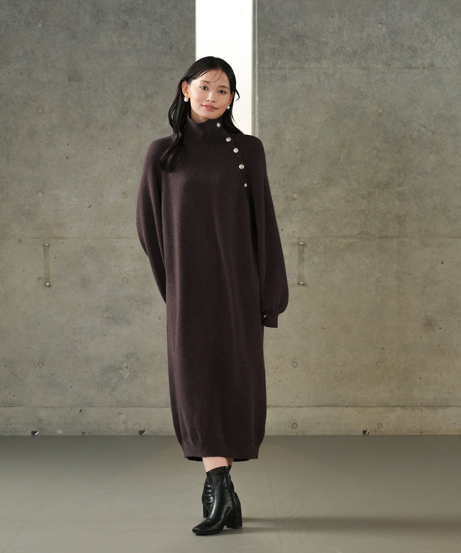 アシメボタンハイネックニットワンピース