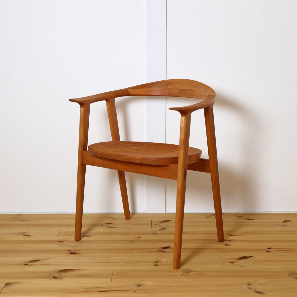 RAY チェア｜板座｜ISU-WORKS – カチートファニチャー【オンライン