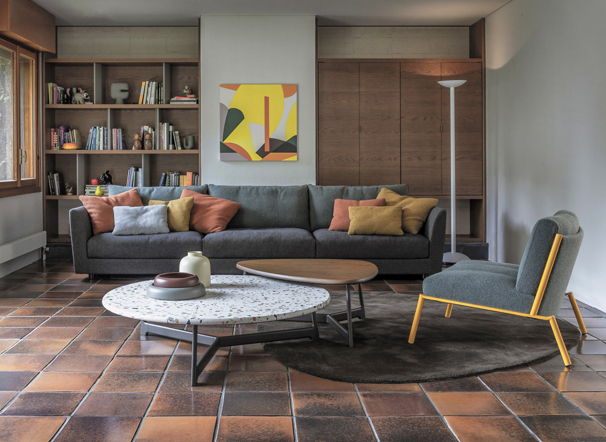 郊外に佇む一軒家 – アルフレックスジャパン オンラインストア