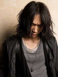 綾野剛(2012年10月12日)の画像｜ビジュアルボーイ