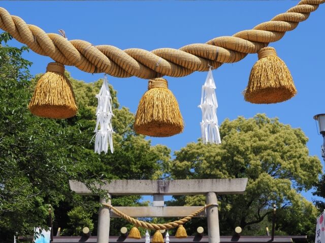 鳥居用しめ縄の価格相場とは？種類や選び方をプロが解説します | 株式