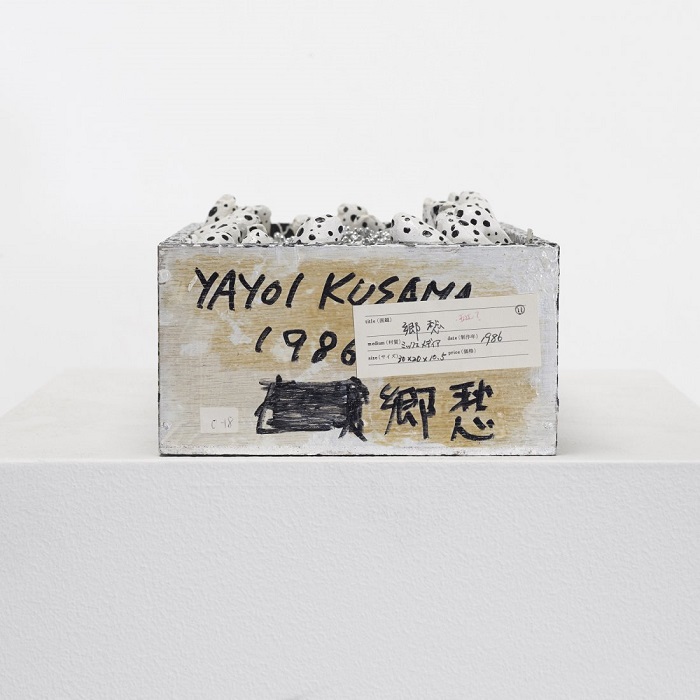 草間彌生さんのサイン色紙2枚 草間彌生さんのサイン色紙4枚 草間彌生