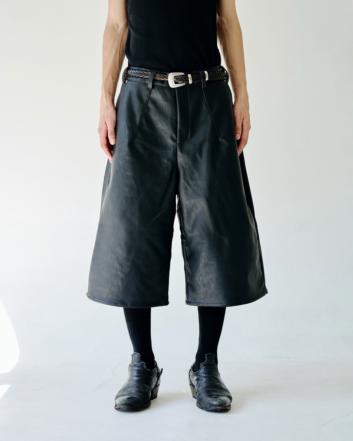 wide baggy PU-leather shorts – CAMPHOR WOOD - OFFICIAL ONLINE