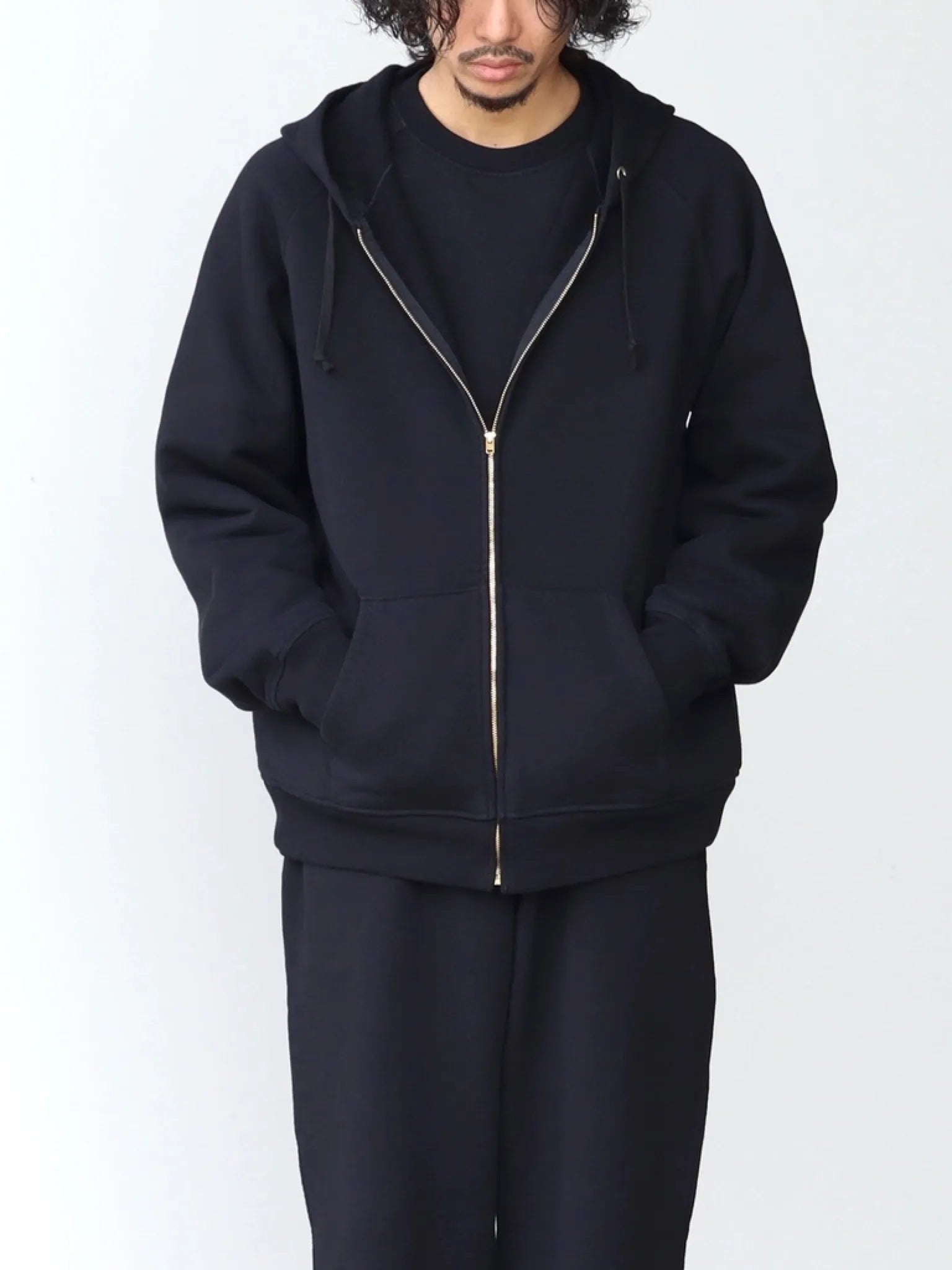 COMOLI コットン裏毛 ジップパーカ BLACK | CASANOVA&CO (カサノヴァ