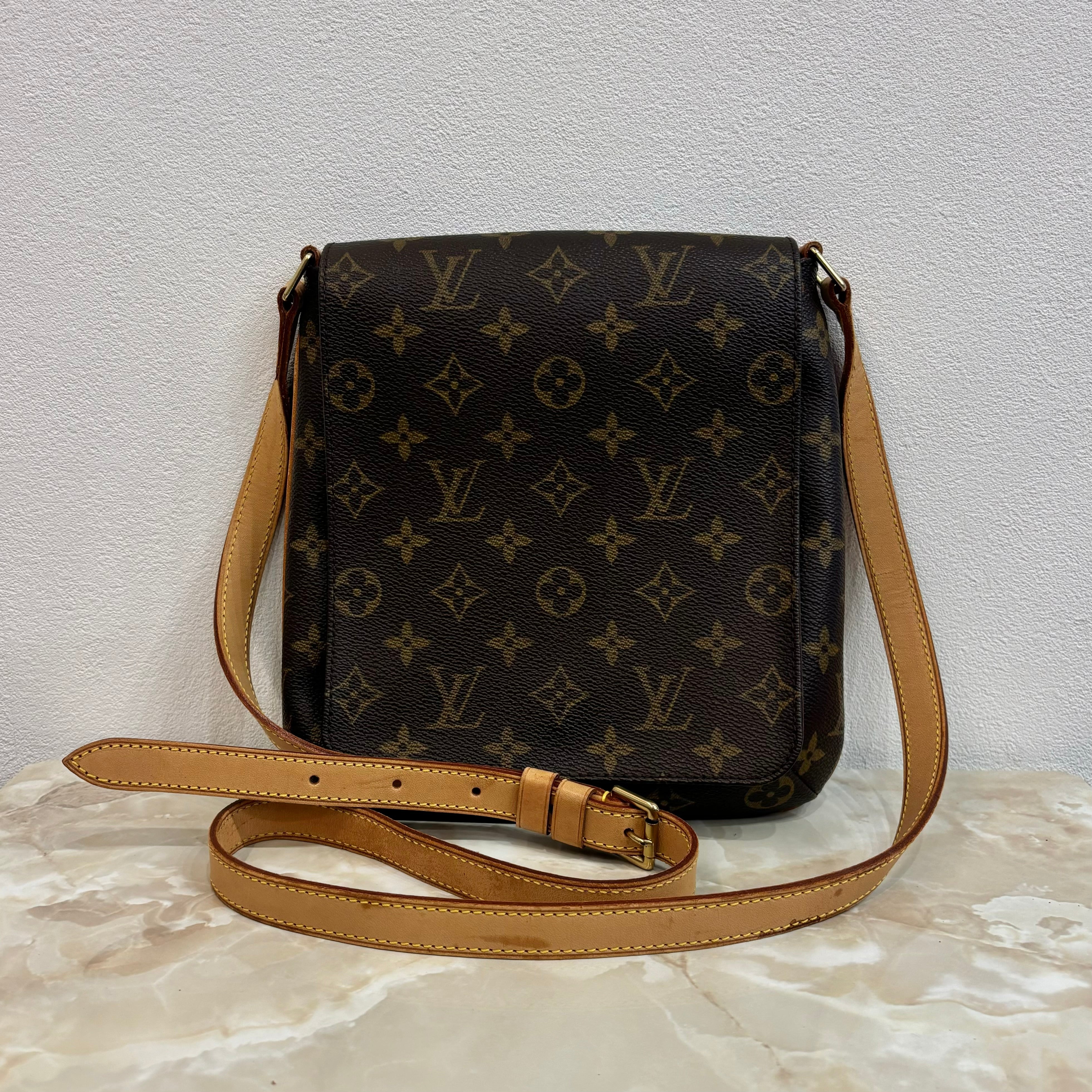 978D2E8E-20FB-4274-9097-