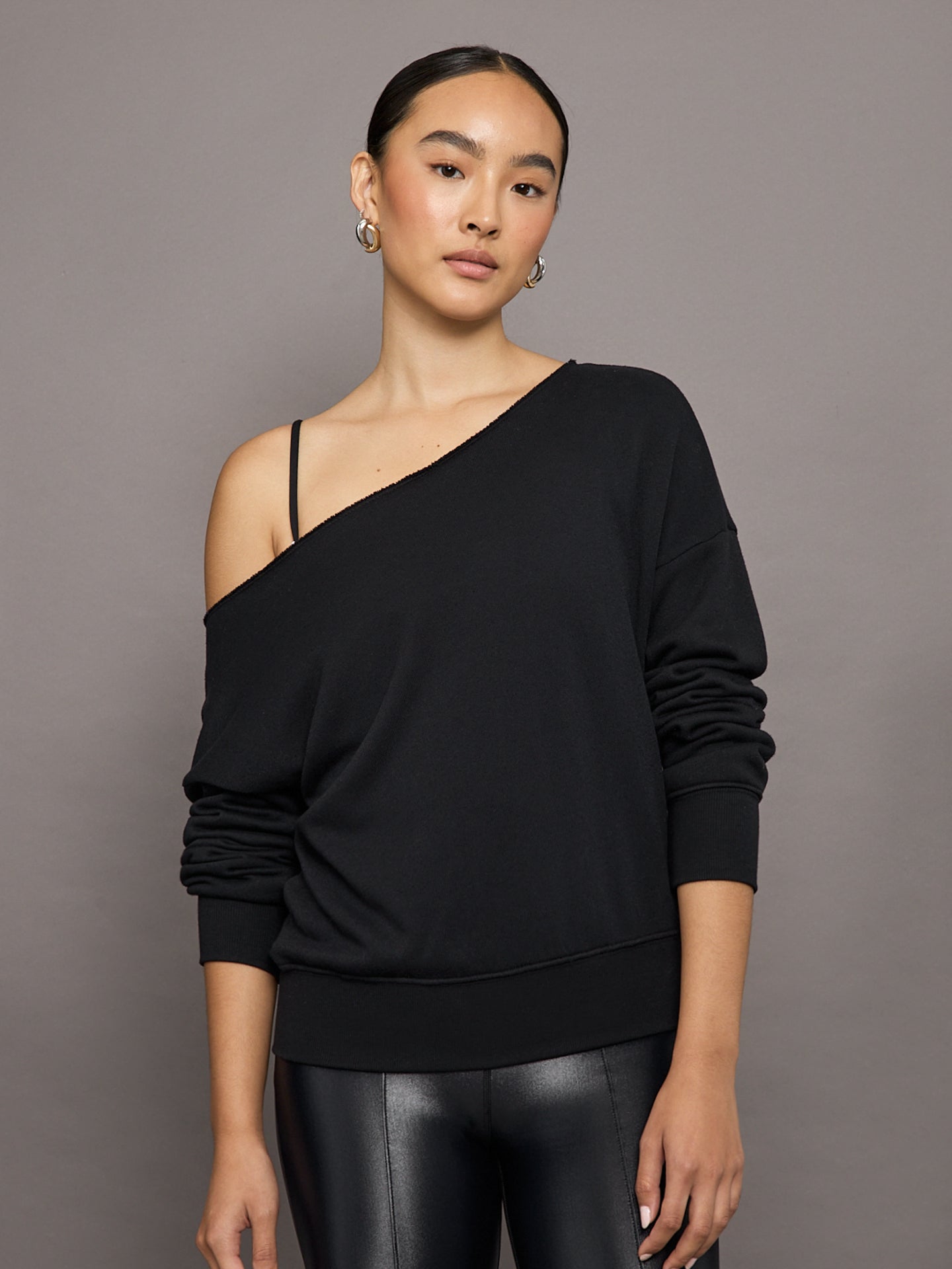 Off Shoulder Sweatshirt in French Terry - BLACK – Carbon38
