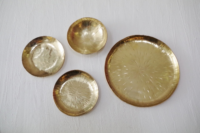 川地あや香さんの真鍮のお皿やカトラリーが入荷いたしました - Ach so