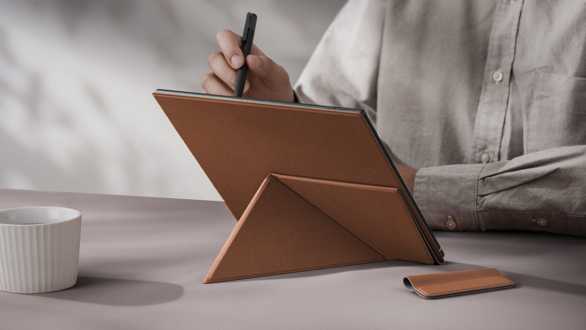 Introducing the Magnetic Case Designed for Note Air5 C: A