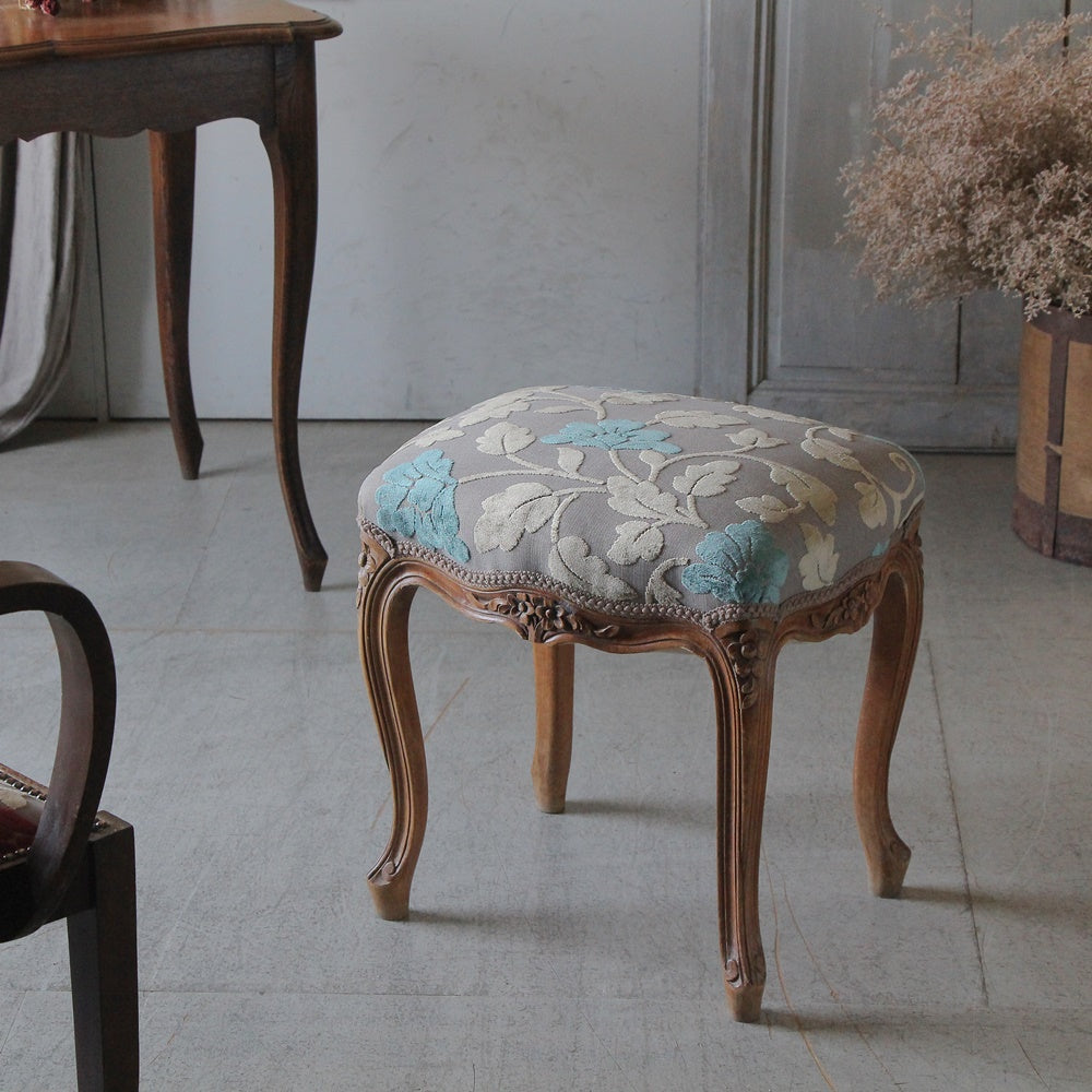 シャビーシックな印象のスツール（高さ50cm）張り替え済み フランス