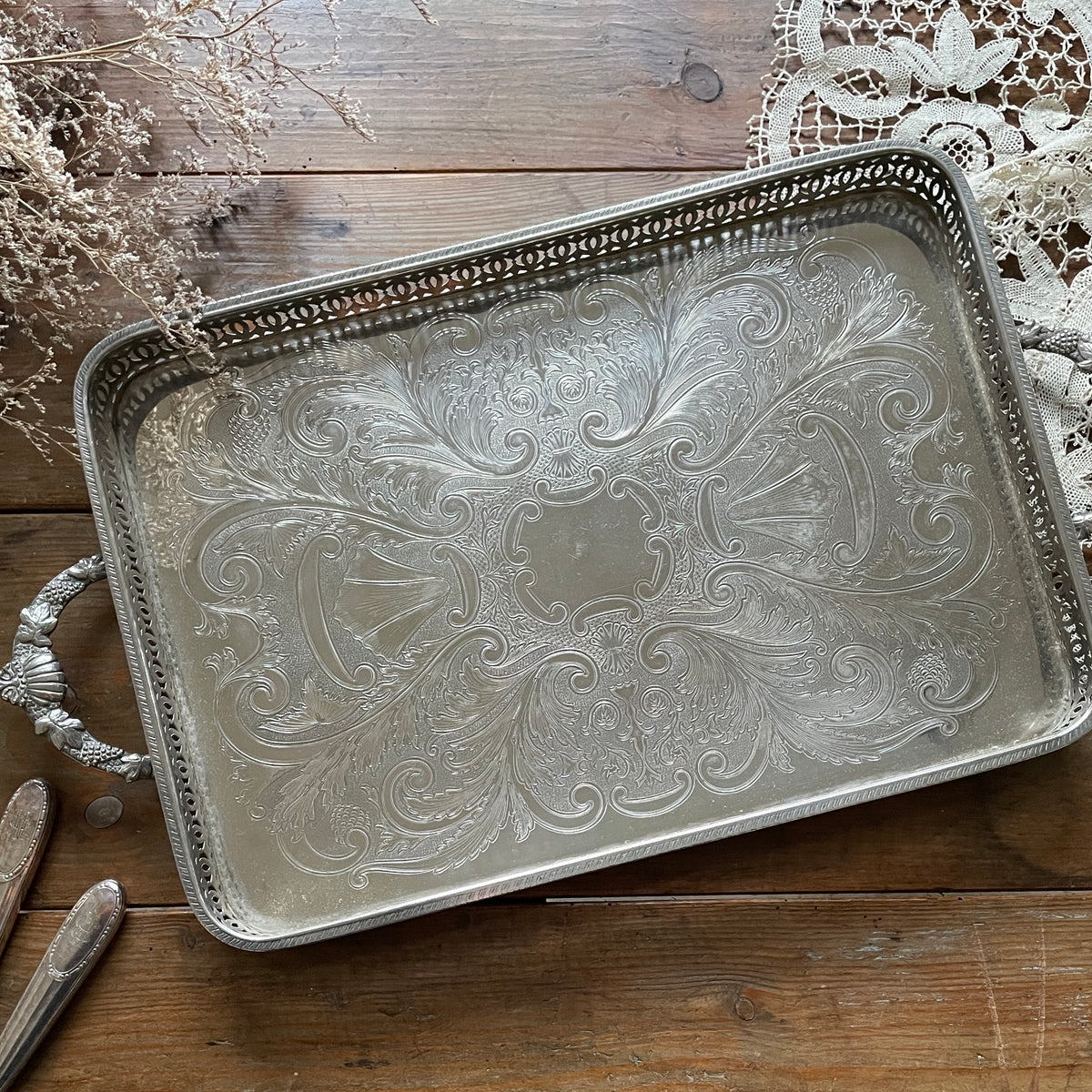 持ち手も素敵なシルバープレートトレイ（53x28.5cm） イギリス