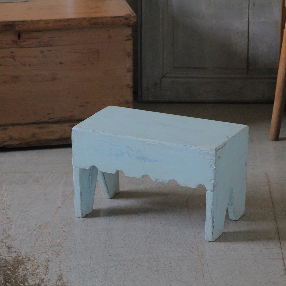 ブルーグレーペイントが可愛い小さなスツール（高さ25cm） イギリス