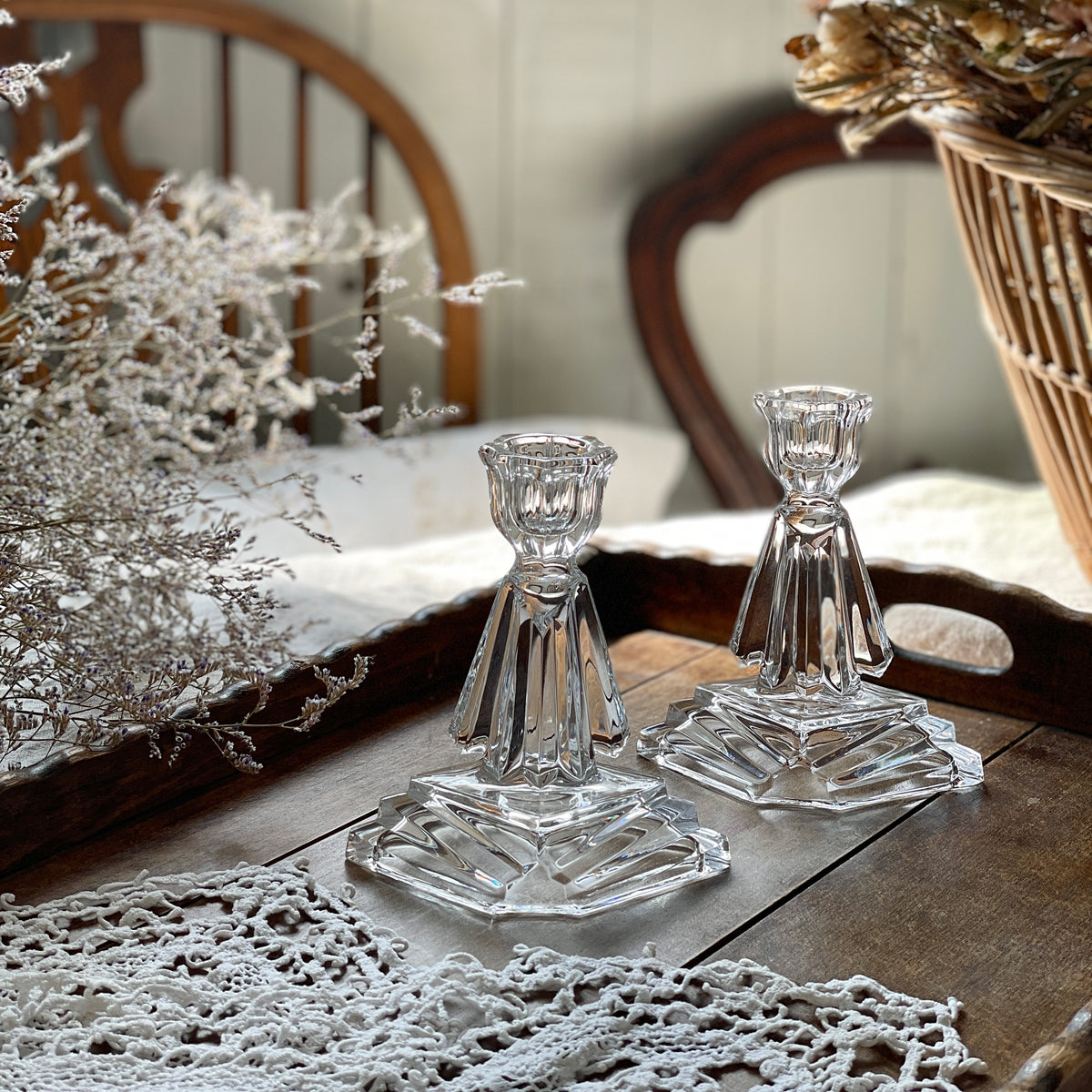 アールデコな印象のペアキャンドルスタンド（高さ13cm） イギリス