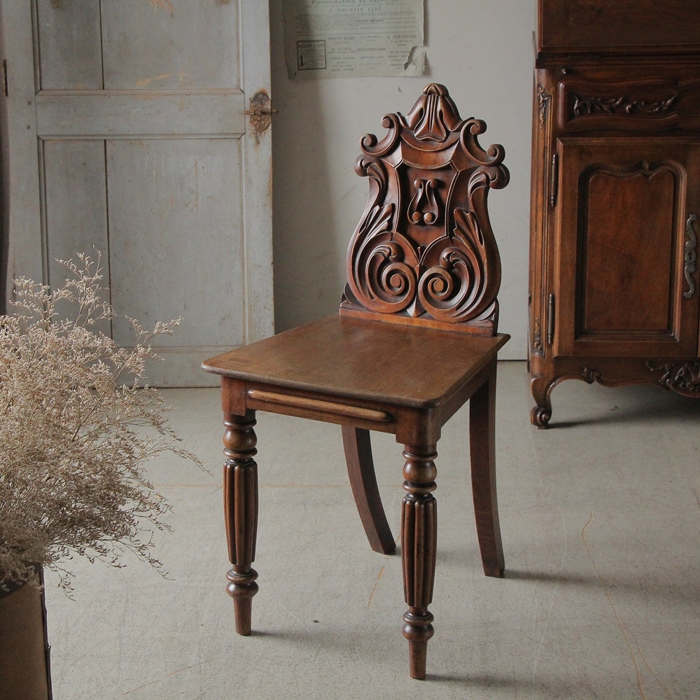 1880年代マホガニー材シールドバックチェア（高さ85cm） イギリス