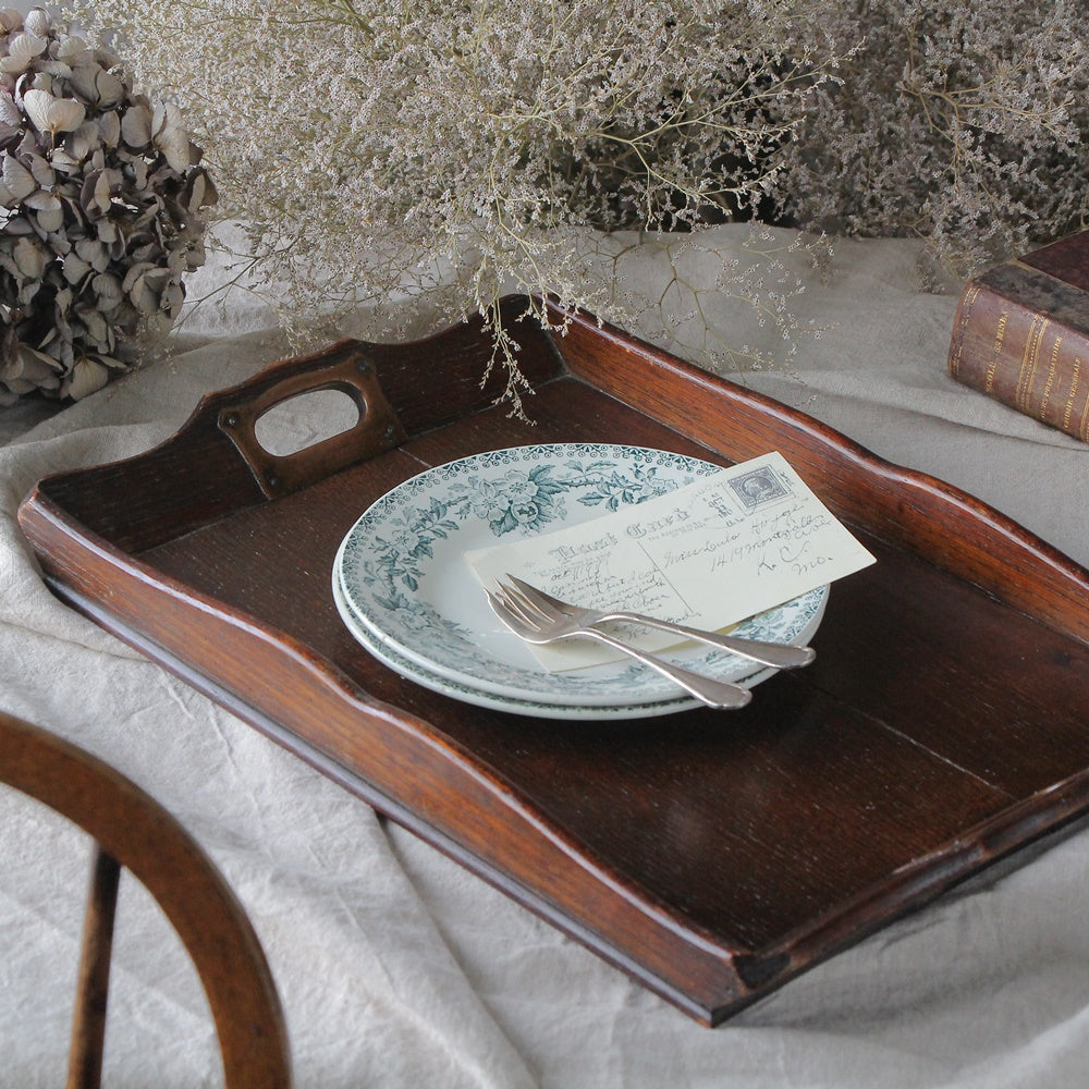 銅飾りが素敵なヴィクトリアン木製トレー（30x46cm） イギリス