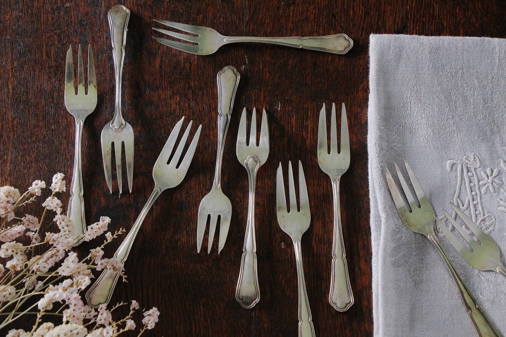 実用的なシルバープレートデザートフォーク フランスアンティーク