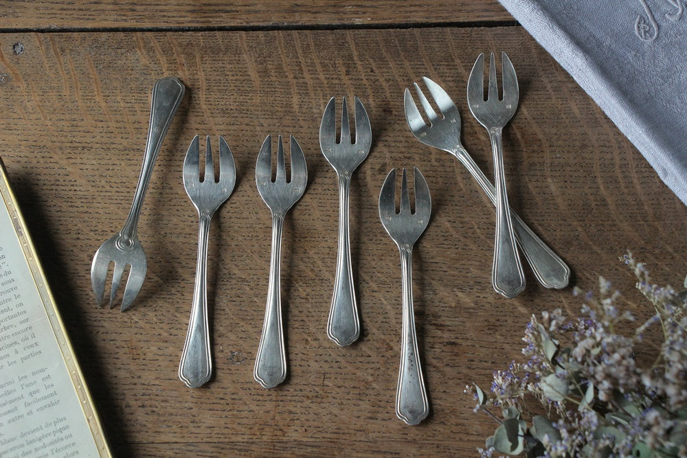 2本あり！牡蠣のためのオイスターフォーク（13cm） フランス