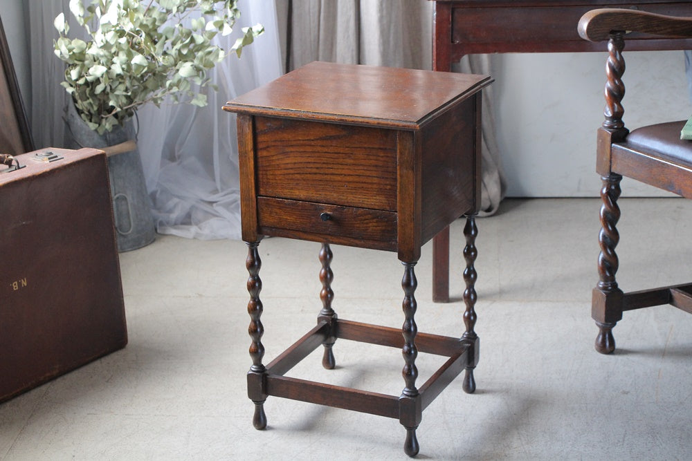 1930年代オーク材小さなソーイングテーブル（裁縫箱）横幅38cm