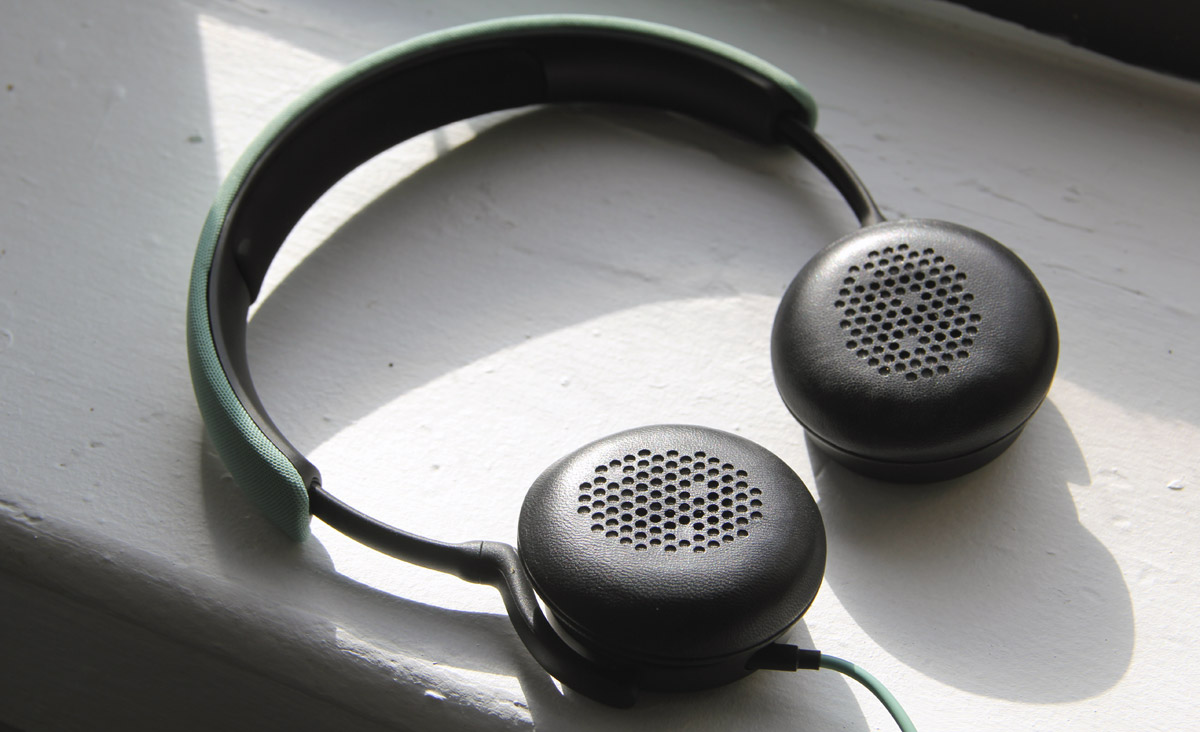Bang & Olufsen BeoPlay H2 Headphones - COOL HUNTING®