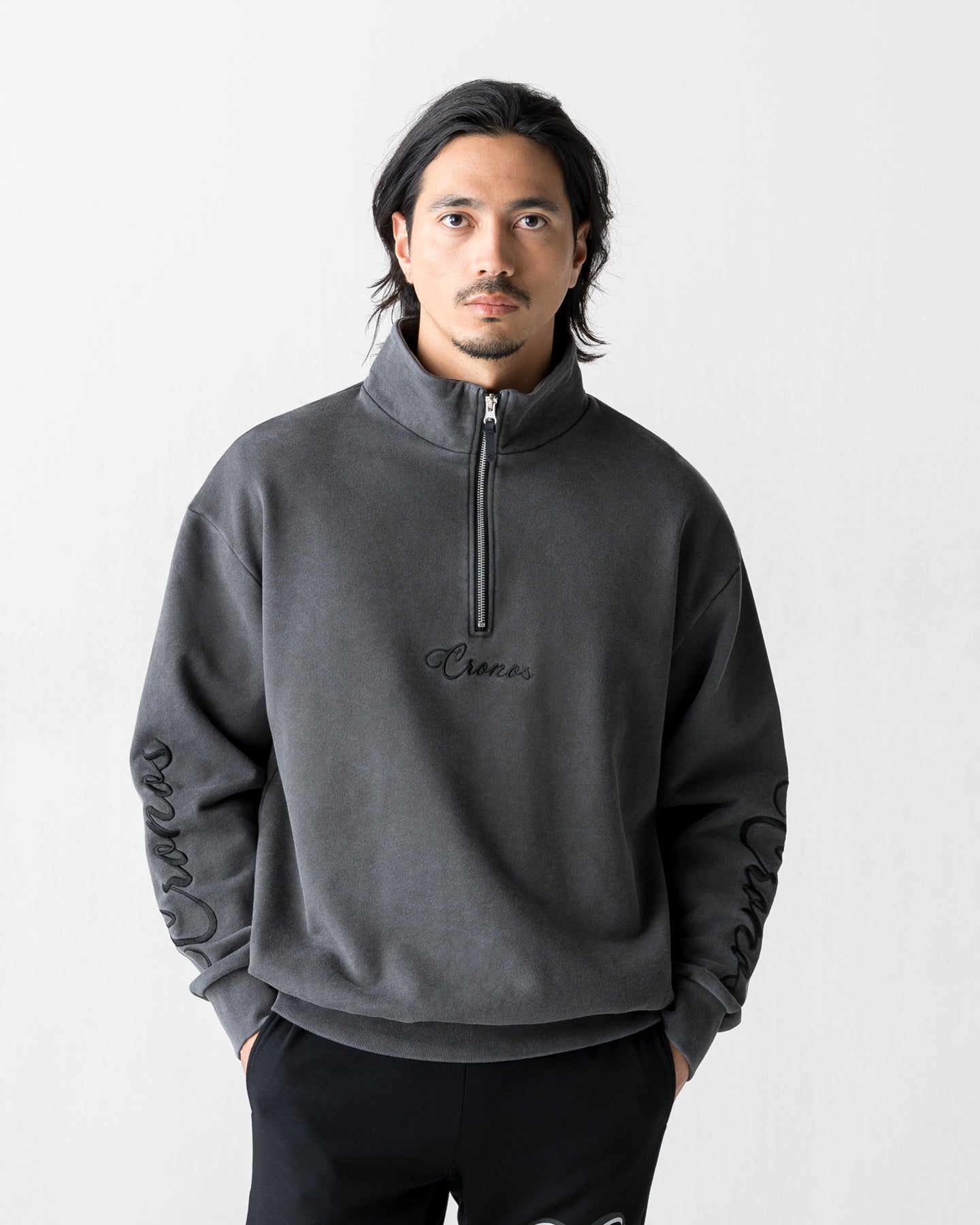 CRONOS SCRIPT HALF ZIP 【V BLACK】