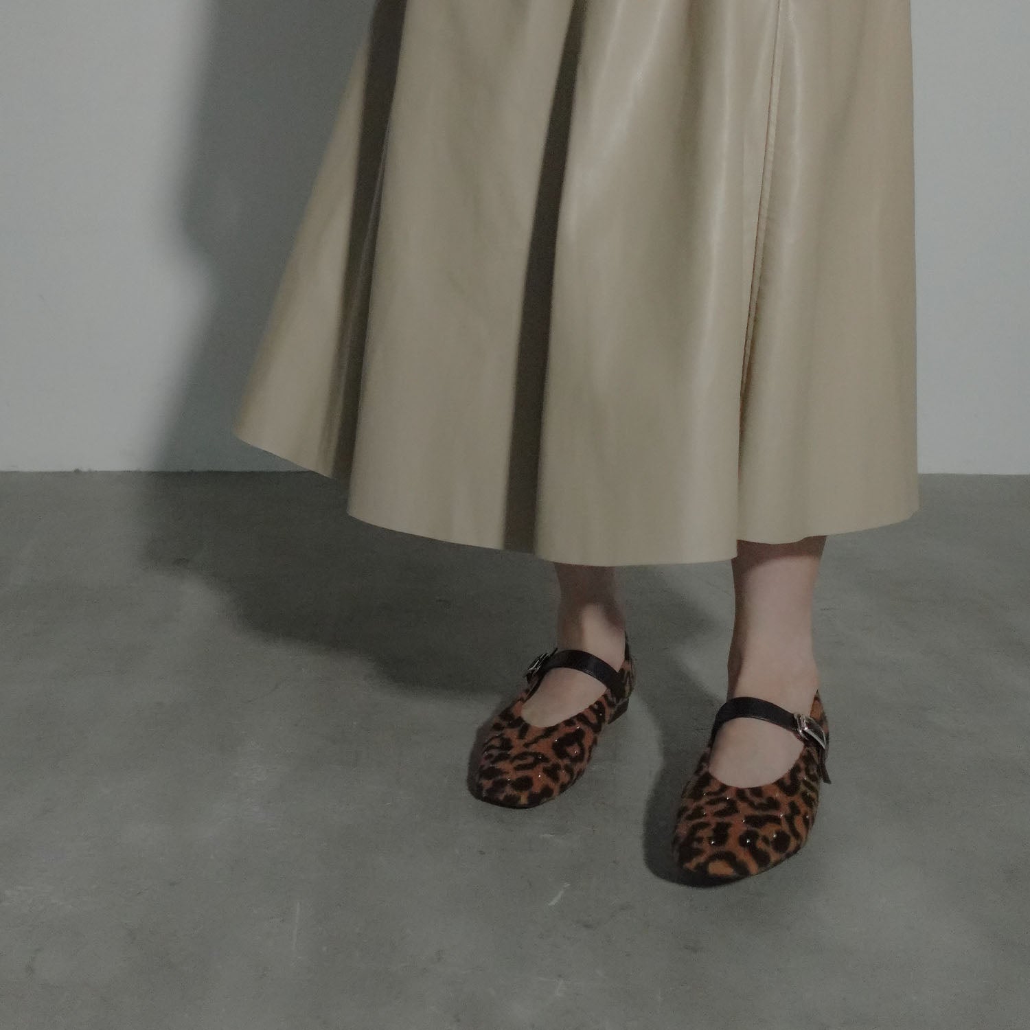 Daniella & GEMMA ONLINE STORE – ストラップ付きバレエフラット