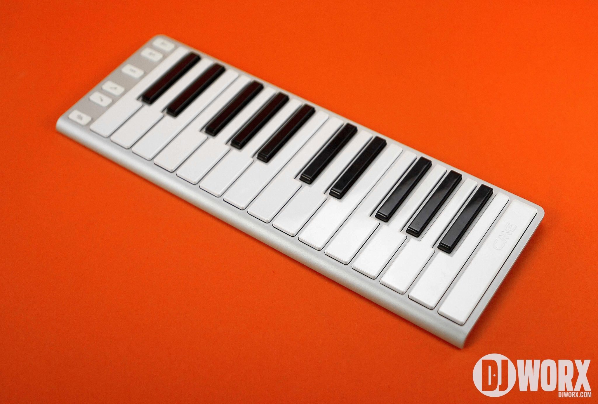REVIEW: CME Xkey portable MIDI keyboard – DJWORX