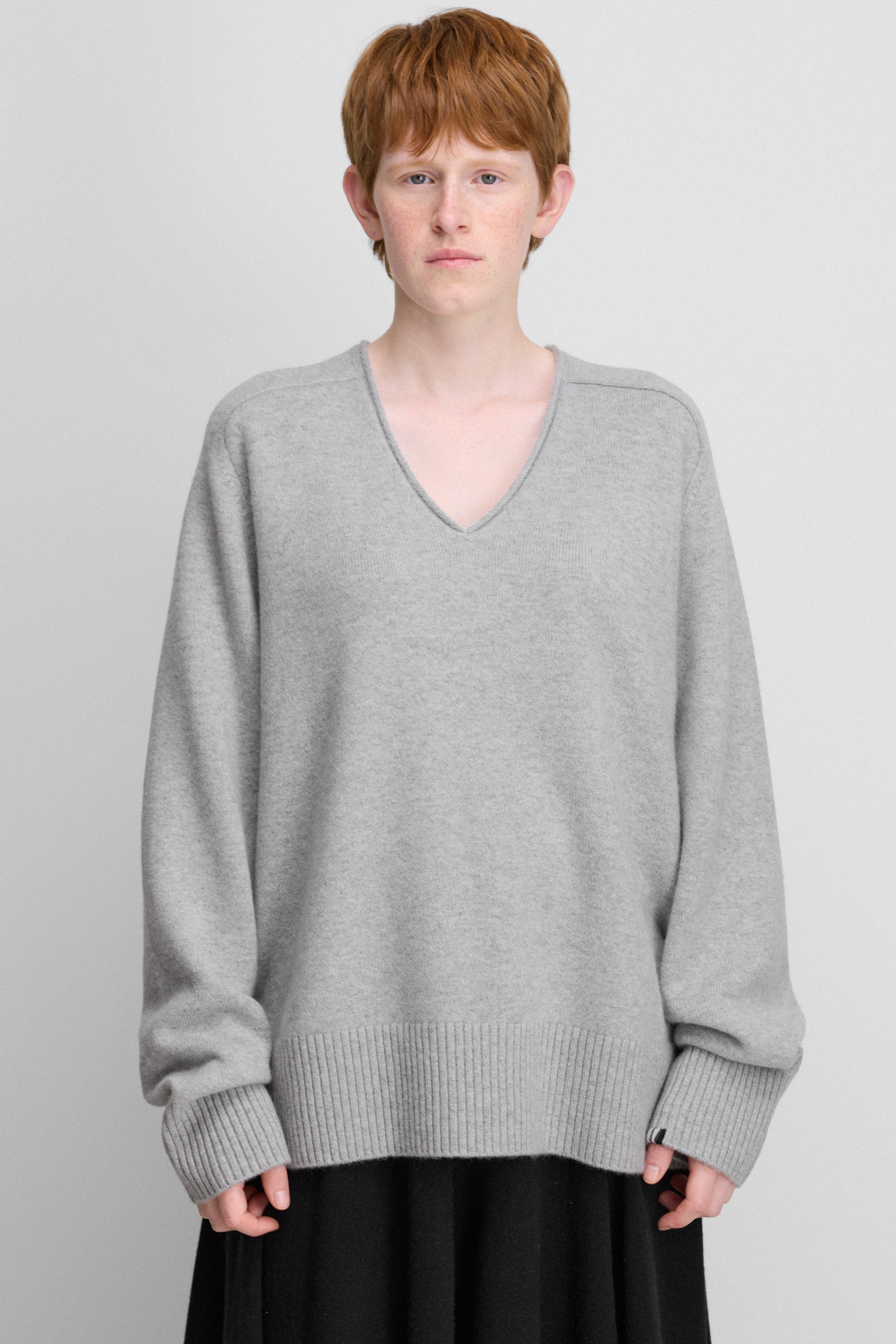 extreme cashmere v-neck sweater pure – 375 patti – extreme cashmere x