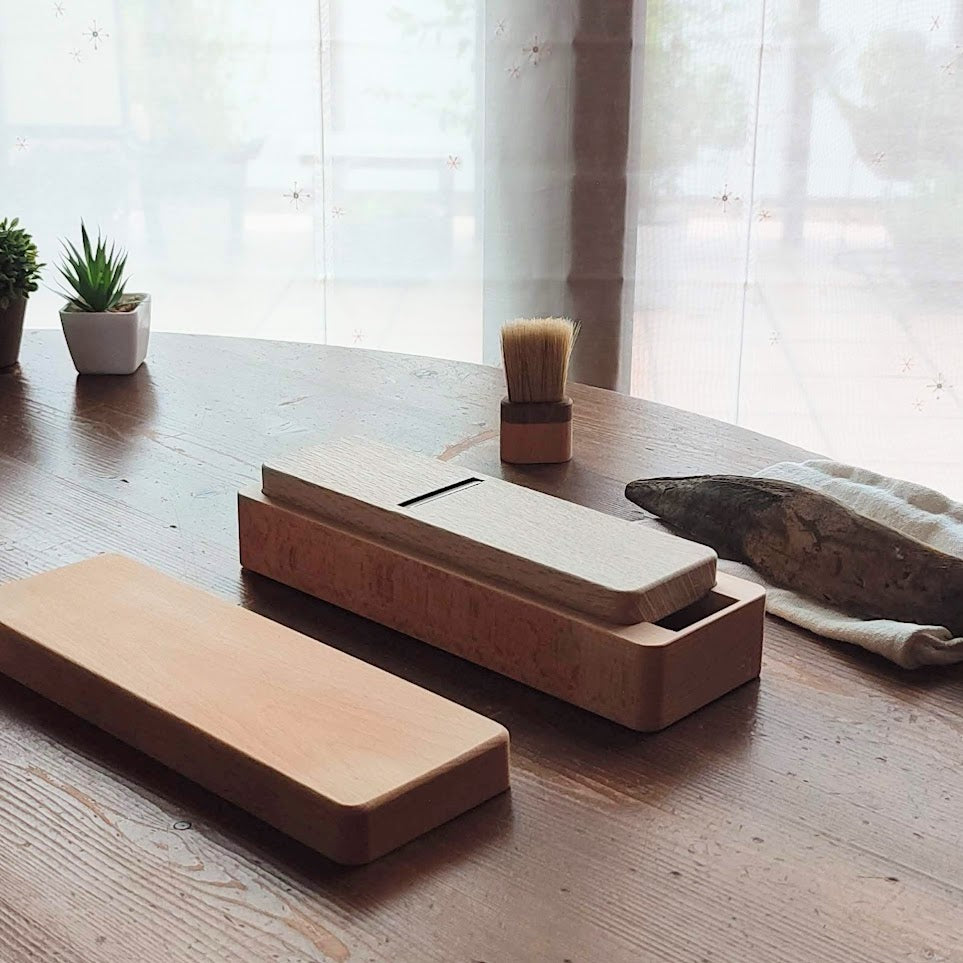 台屋の鰹節削り器 別注青紙×ブナ – 銀座・新潟情報館 THE NIIGATA 公式