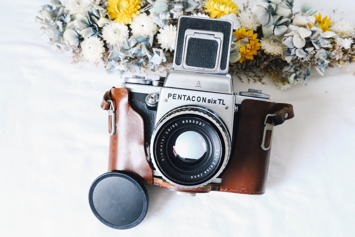 PENTACON SIX TL【完動品】中判カメラ・貴重なストラップ付きのケース