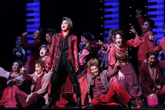 宝塚星組礼真琴＆舞空瞳の鮮やかなプレお披露目！『ロックオペラ