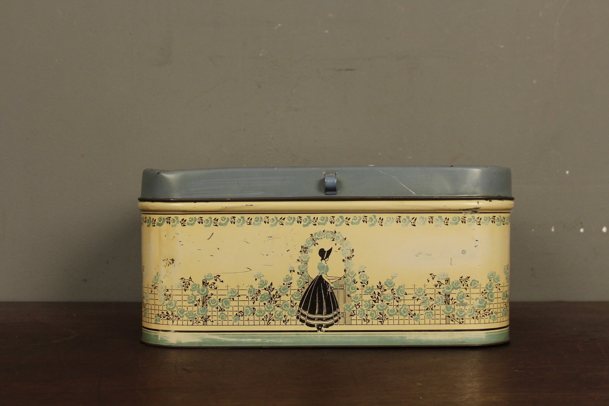 Blue & White Metal Bread Box – Furnish Green
