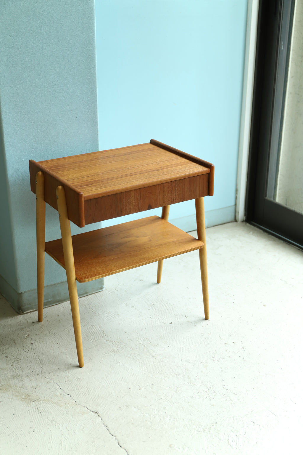 2SwedishVintageBedsideTable_10