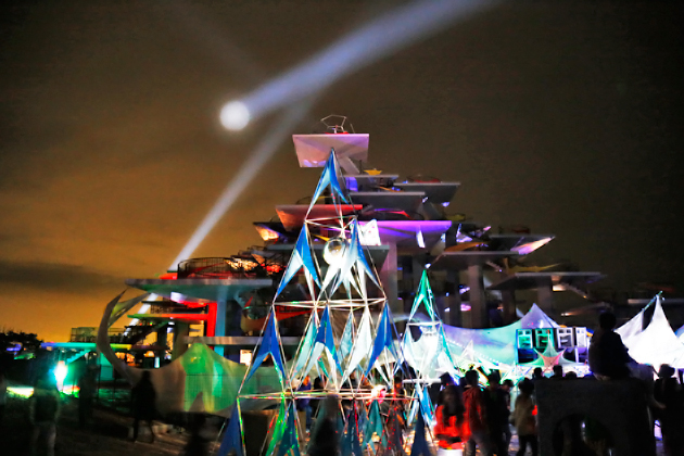 芸術的な展望台が光のアートのキャンバスに – 富津市.com