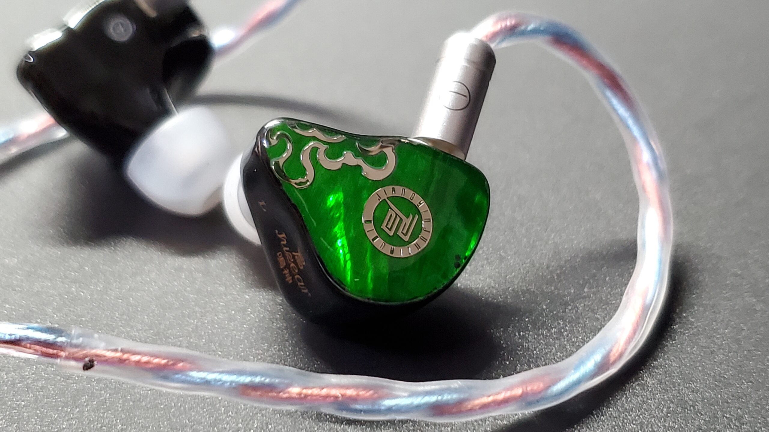 製品レビュー】「音の王」JUZEAR × Z Reviews Defiant 鳴神 IEM