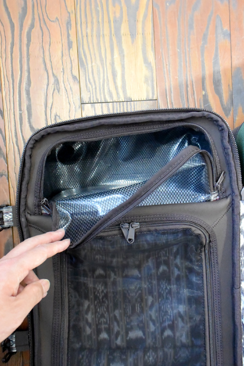 飛行機の機内に持ち込める便利な大きさ BURTON Wheelie Flight Deck