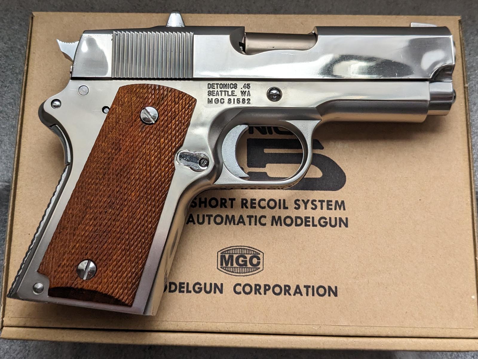 MGC デトニクス 45 クローム シルバー 木製グリップ付 | 万丈 一致