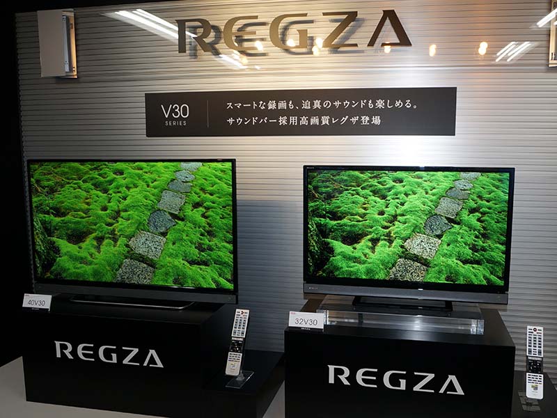 東芝、サウンドバースピーカー+3チューナのこだわり2K TV「REGZA V30