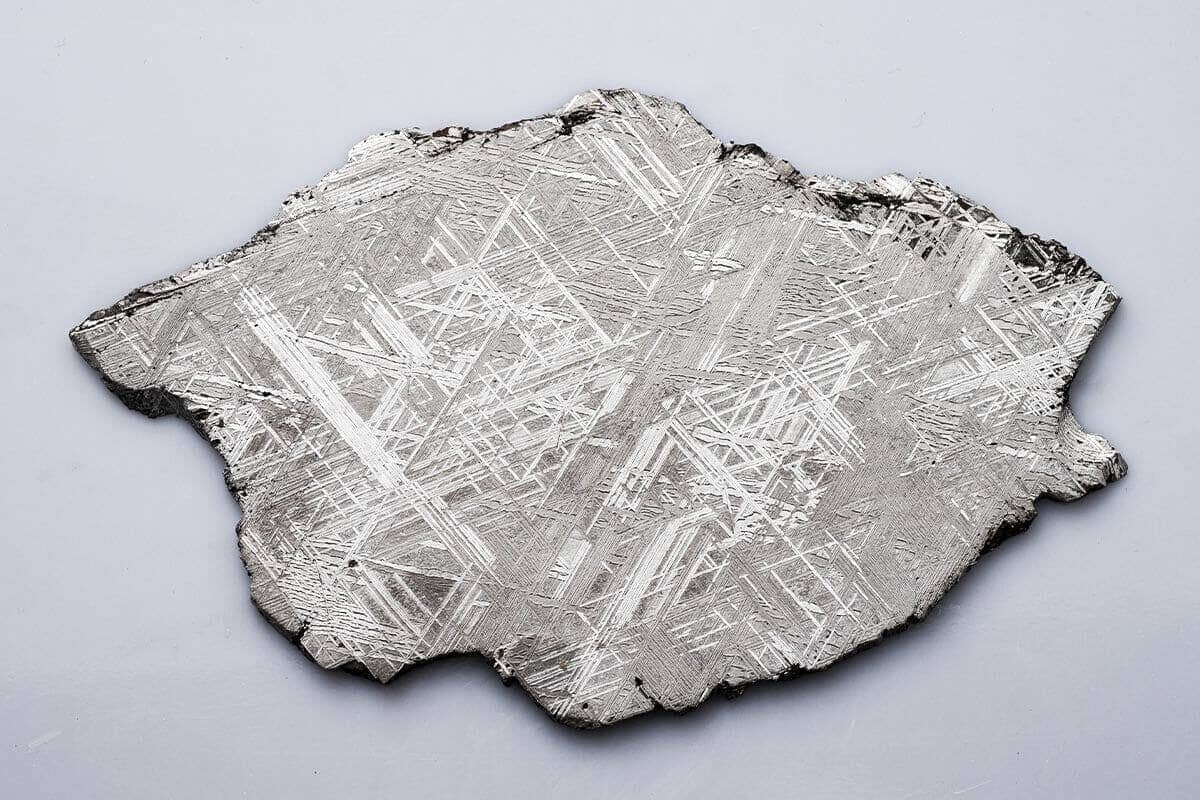 ムオニオナルスタ隕石の効果と価値：宇宙のパワーを秘めた神秘的な鉄隕石